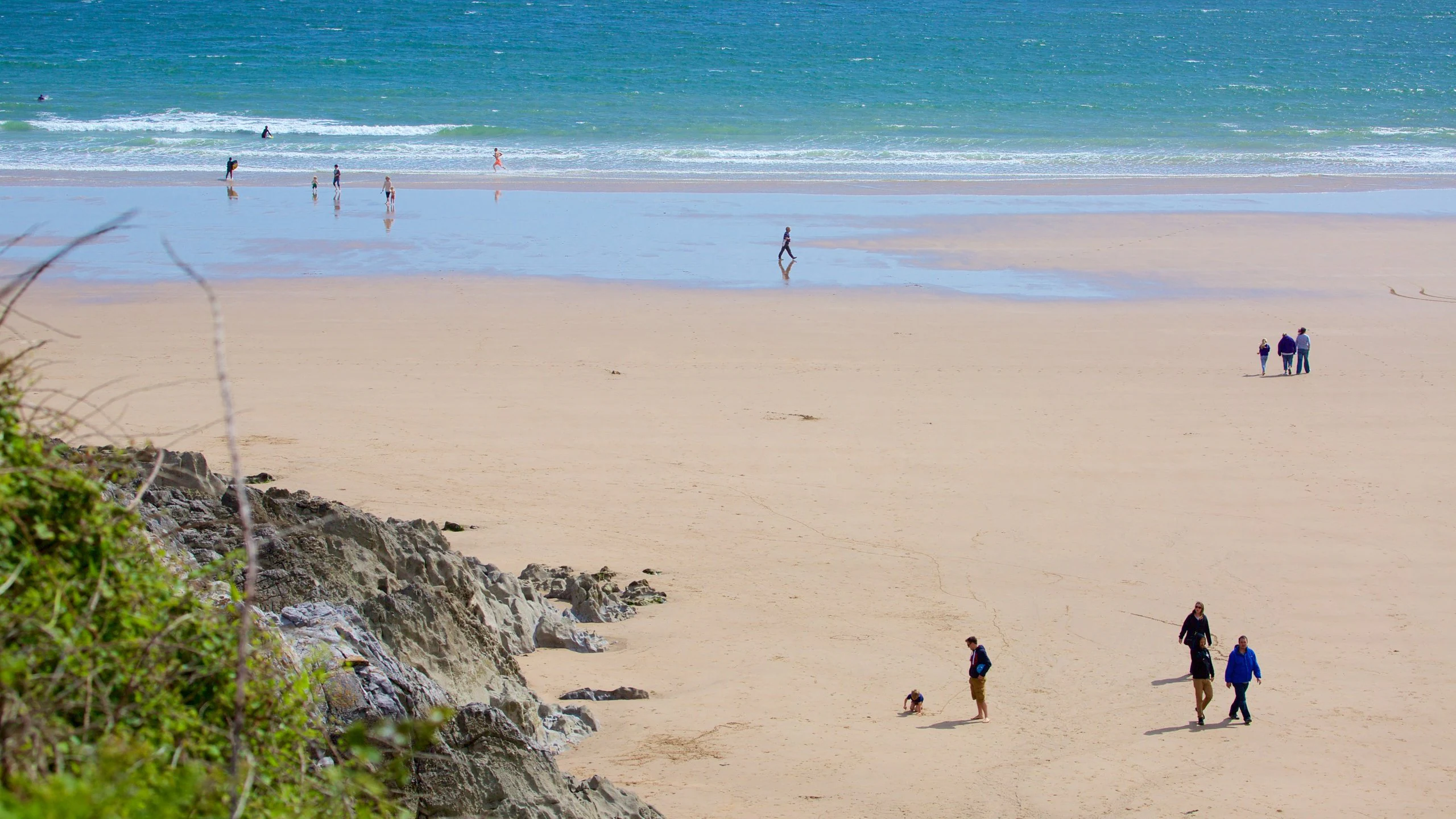 Stunning view of the coastline of Caswell Bay Beach in Wales.